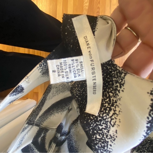Diane Von Furstenberg Black and White Asymmetrical Silk Dress kerchief hem - Picture 9 of 10
